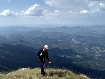 Uspon, Trem, Suva planina, planinarenje, Srbija, turizam, fotografija planine, fotografije planina, fotografija suve planine, fotografije trema, uspon, planinarski marker, turizam srbija, staza ka Tremu, Panorama sa trema,panorama trema suva planina