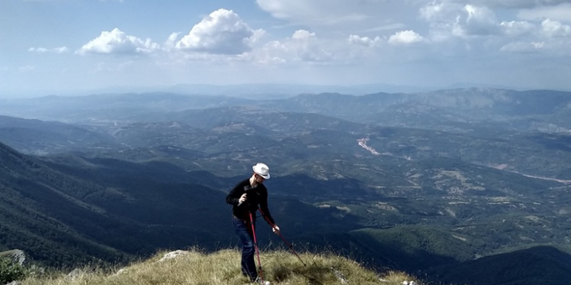 Uspon, Trem, Suva planina, planinarenje, Srbija, turizam, fotografija planine, fotografije planina, fotografija suve planine, fotografije trema, uspon, planinarski marker, turizam srbija, staza ka Tremu, Panorama sa trema,panorama trema suva planina